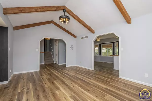 Topeka, KS 66605,3839 SE Fair Meadows PL