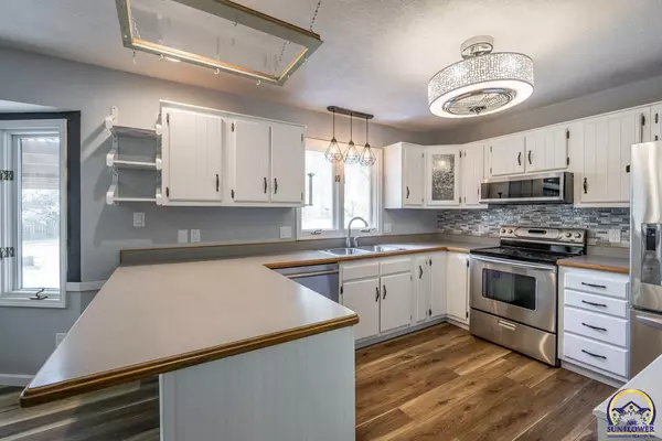 Topeka, KS 66605,3839 SE Fair Meadows PL