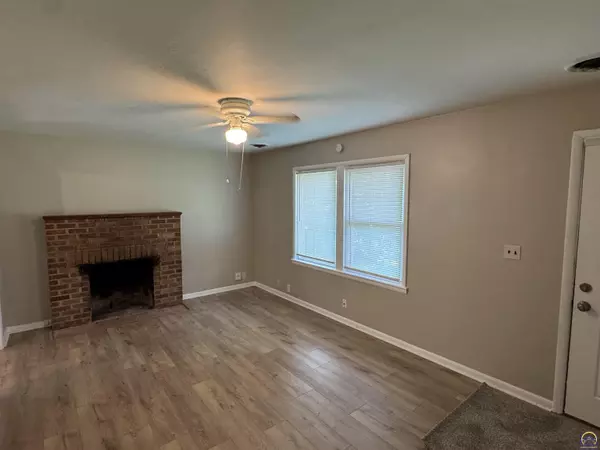 Topeka, KS 66605,700 SE 26th ST