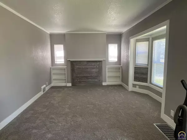 Topeka, KS 66611,2432 SW Harrison ST