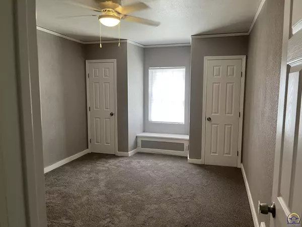 Topeka, KS 66611,2432 SW Harrison ST