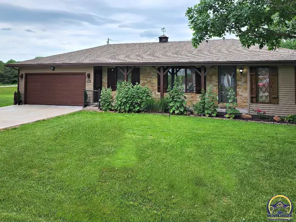 700 Sunset LN, Overbrook, KS 66524