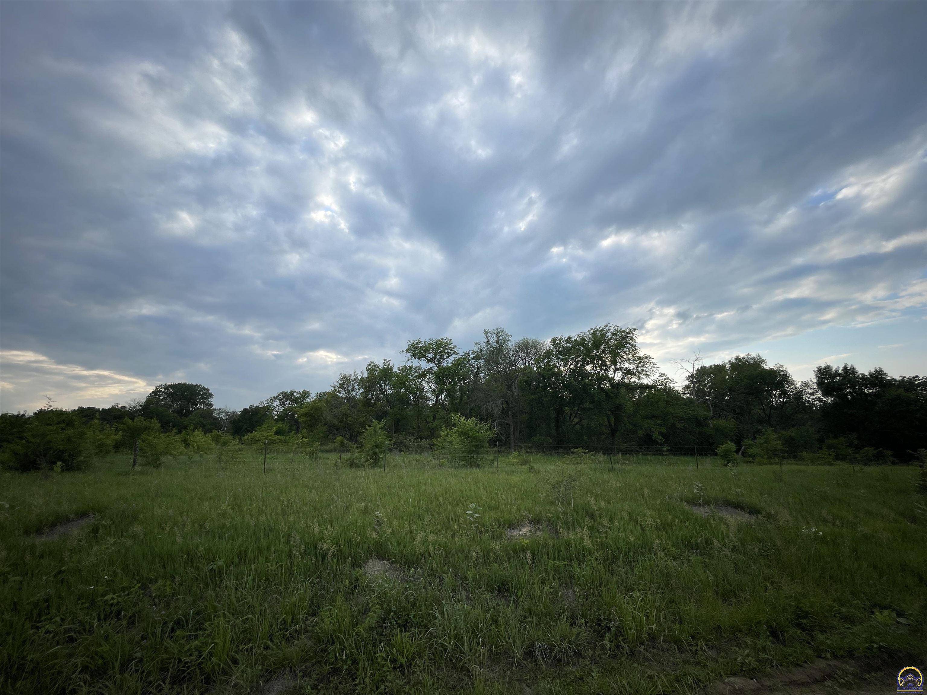 0000 W RD, Holton, KS 66436