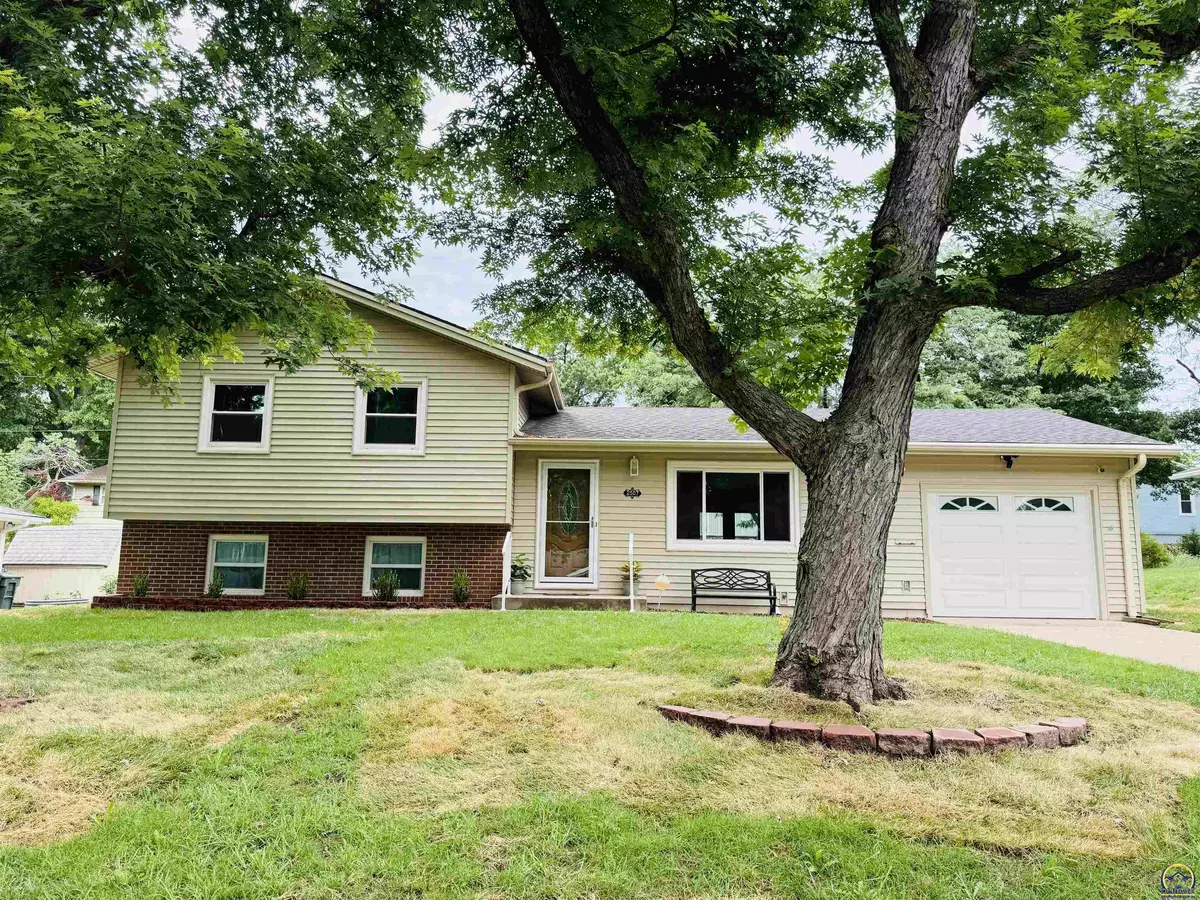 Topeka, KS 66614,2507 SW Prairie RD