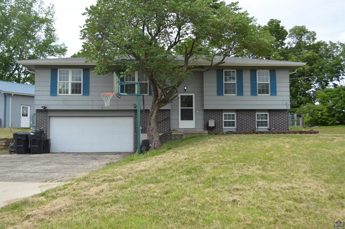 Topeka, KS 66605,3848 SE 23rd TER