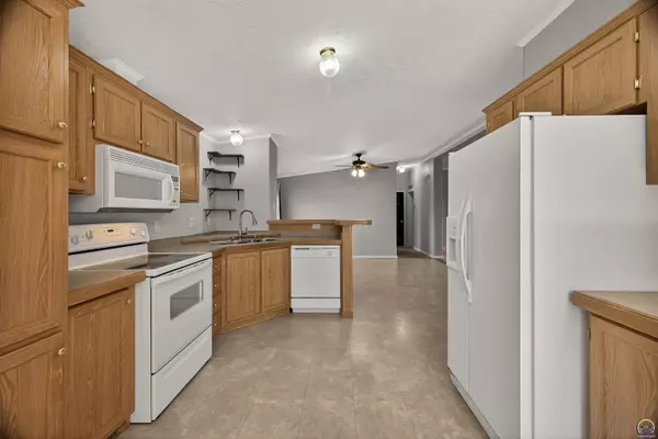 Topeka, KS 66609,212 SE 44th Pkwy