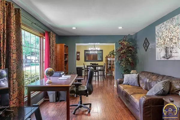 Topeka, KS 66611,2021 SW 32nd St