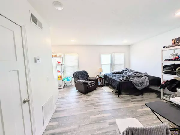 Emporia, KS 66801,816 Congress St