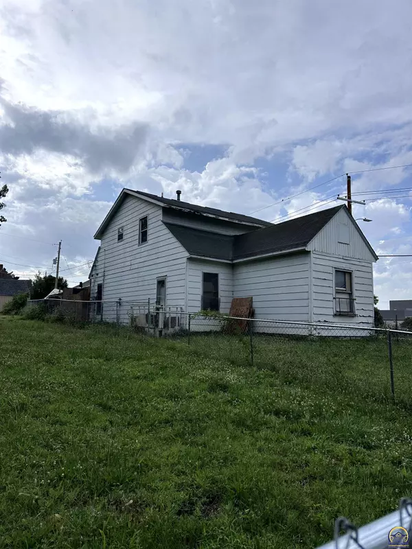 720 SW 17th ST,  Topeka,  KS 66604