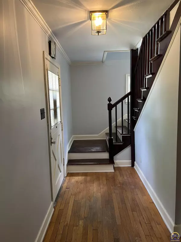 Topeka, KS 66611,2410 SW Granthurst AVE