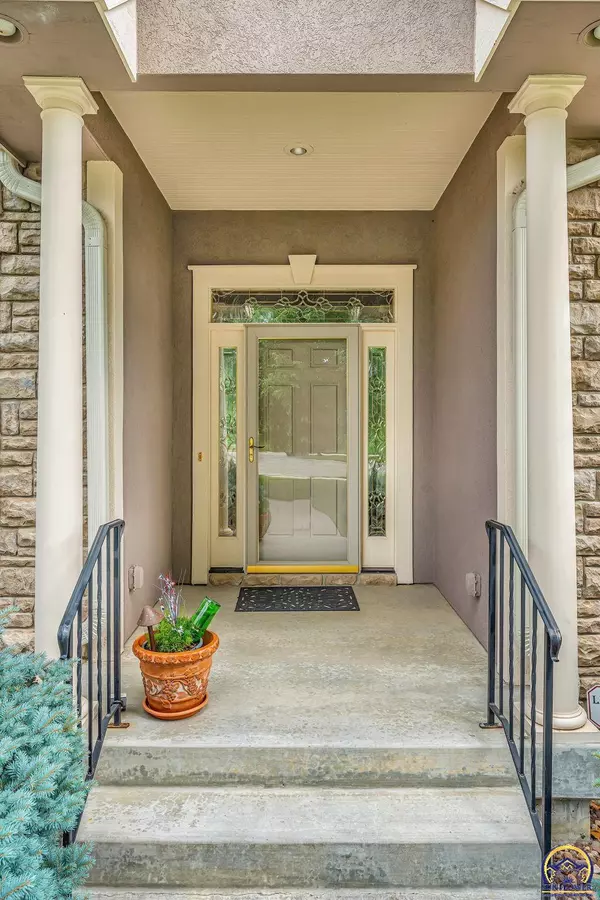 Topeka, KS 66610,5725 SW Postoak DR