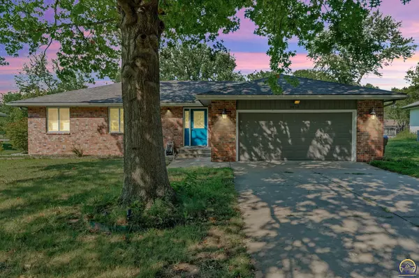 Topeka, KS 66605,3812 SE Fair Meadows PL