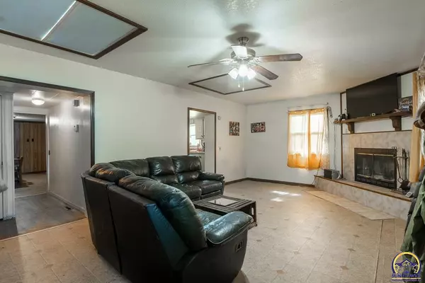 Topeka, KS 66617,1501 NE Calhoun Bluff TER