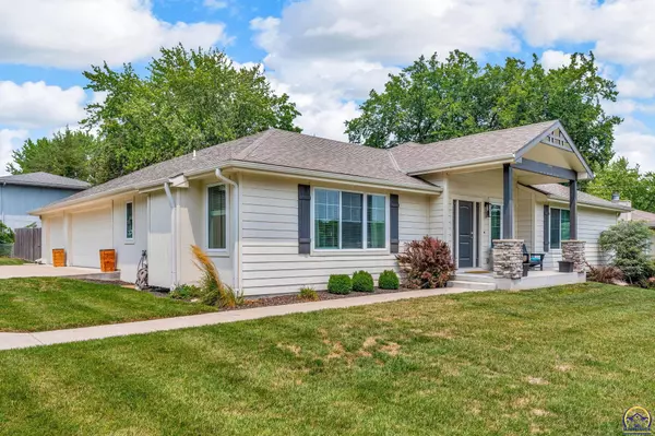 Topeka, KS 66614,3017 SW Gisbourne LN