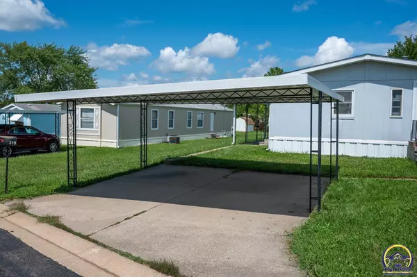Topeka, KS 66609,318 SE 48th ST