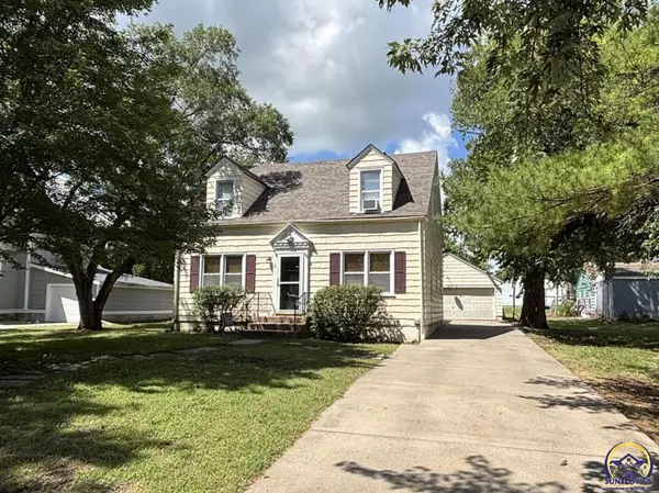 19 Cedar,  Cottonwood Falls,  KS 66845