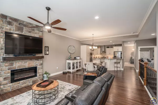 Lawrence, KS 66049-9227,2250 Lake Pointe Dr ##1902