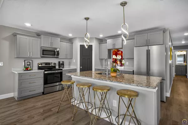 Topeka, KS 66610,3751 SW Summerfield DR