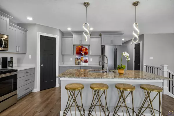 Topeka, KS 66610,3751 SW Summerfield DR