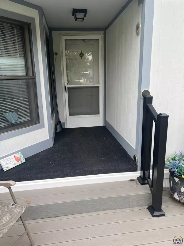 Topeka, KS 66609,209 SE Mulberry ST