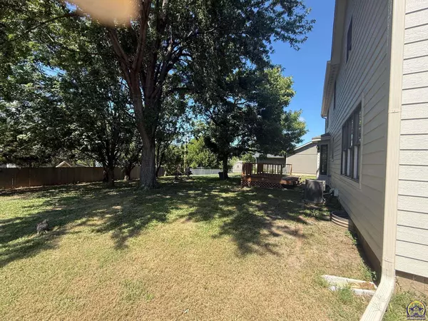 Topeka, KS 66614,2509 SW Staffordshire RD