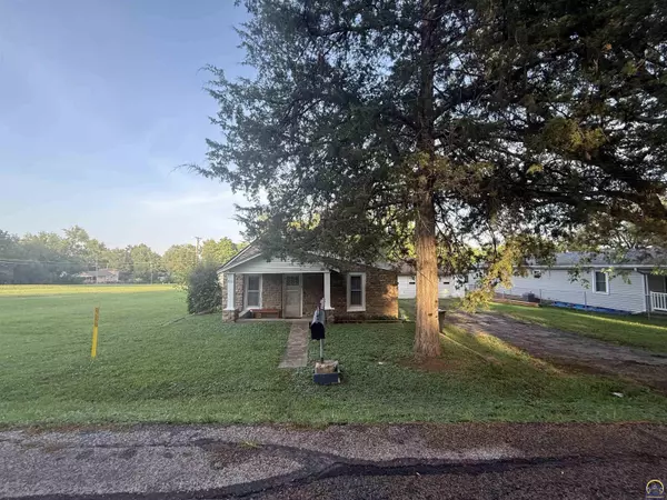 Topeka, KS 66607,816 SE Wear AVE