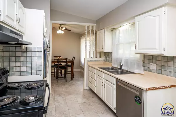 Topeka, KS 66614,3437 SW Twilight DR