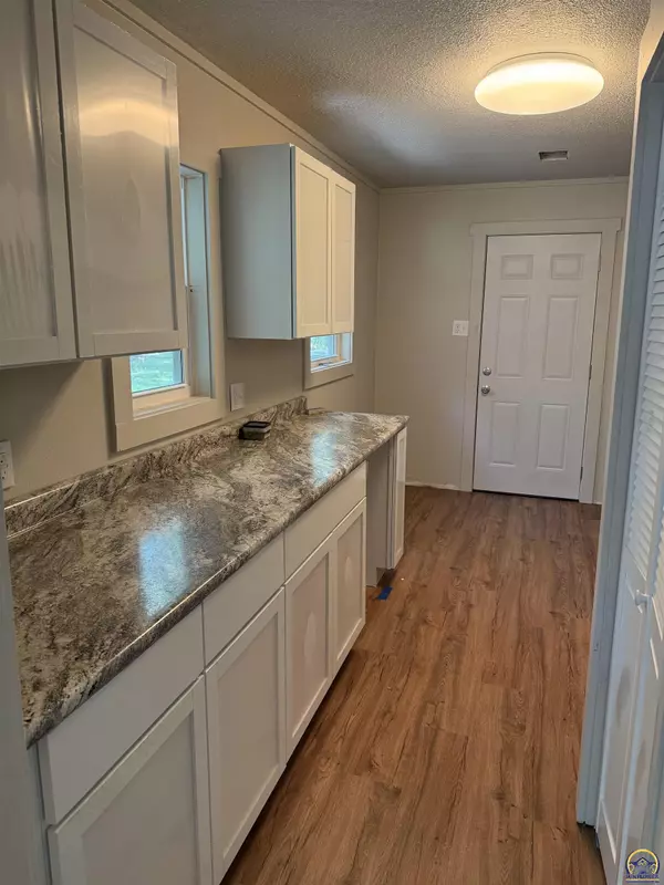 Topeka, KS 66614,2416 SW Moundview DR