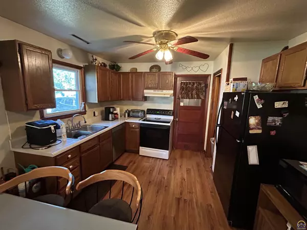 Madison, KS 66860,220 S Easy ST