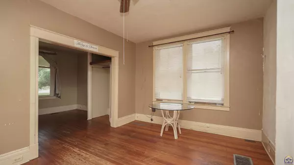 Holton, KS 66436,308 New Jersey AVE