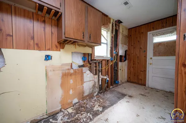 Topeka, KS 66604,1809 SW Burnett RD