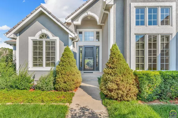 Topeka, KS 66614,2222 SW Pondview DR