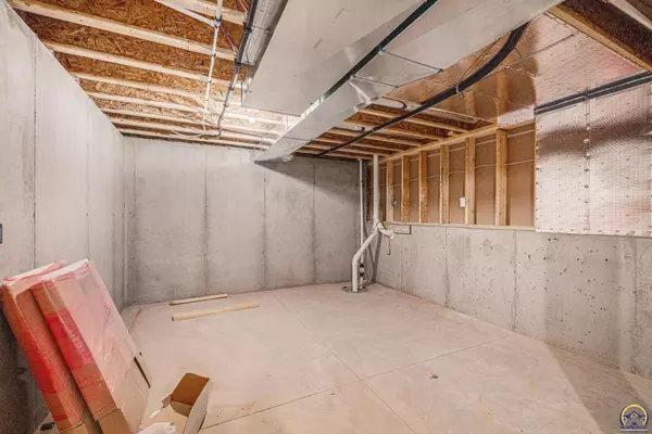 4402 SW Lakeside DR,  Topeka,  KS 66610