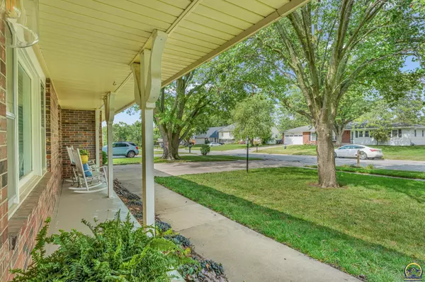 Topeka, KS 66614,5843 SW 27th ST