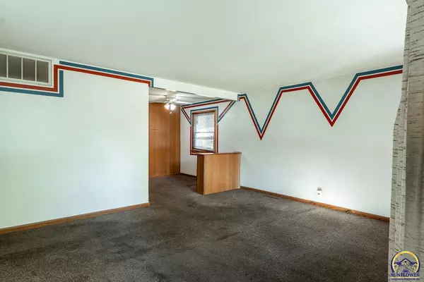 Topeka, KS 66605,3117 SE Dupont ST