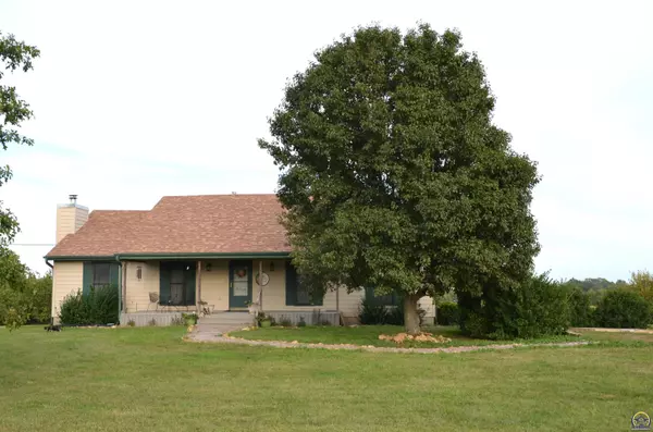 24152 S California Rd, Lyndon, KS 66451