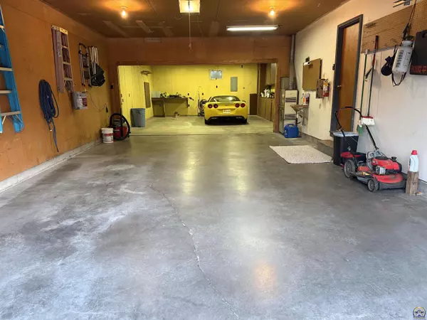 Topeka, KS 66614,4130 SW 33rd TER