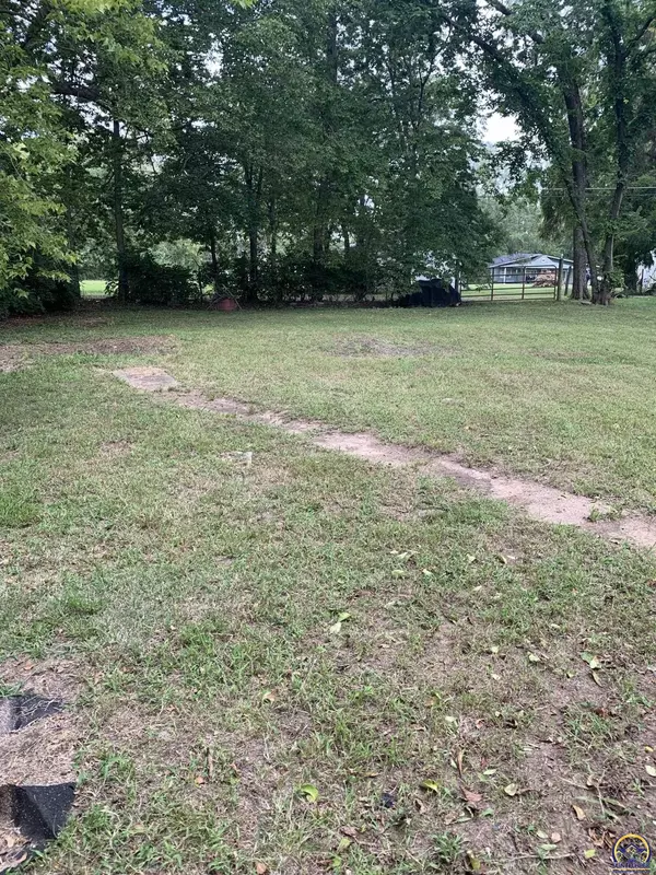 Topeka, KS 66607,814 SE Highland AVE