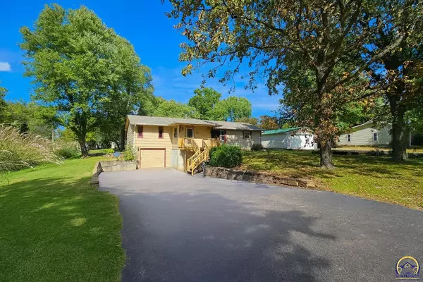 318 Center ST, Carbondale, KS 66414