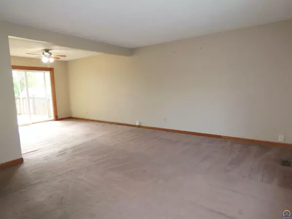 Topeka, KS 66614,3004 SW Eveningside DR