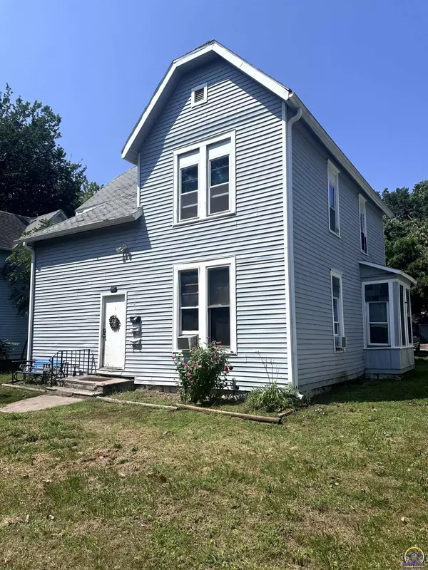 425 SW Clay ST, Topeka, KS 66606