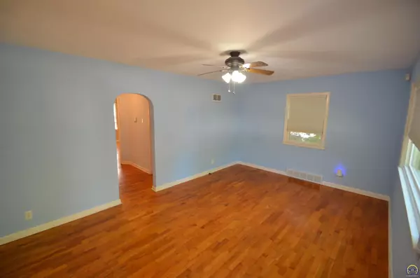 Topeka, KS 66604,1355 SW Medford AVE