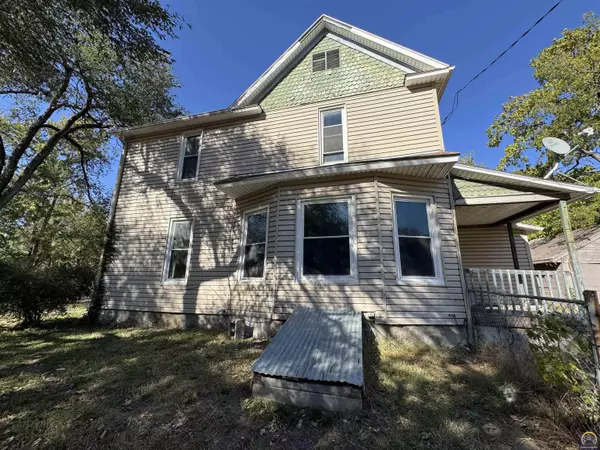 Topeka, KS 66604,1532 SW Western AVE