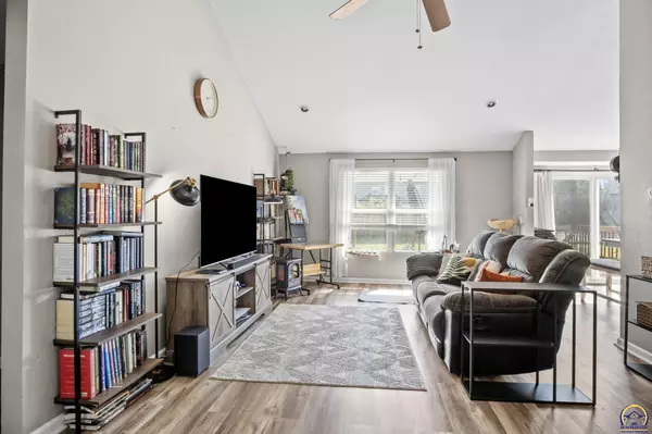 Topeka, KS 66609,211 SE 44th Ter