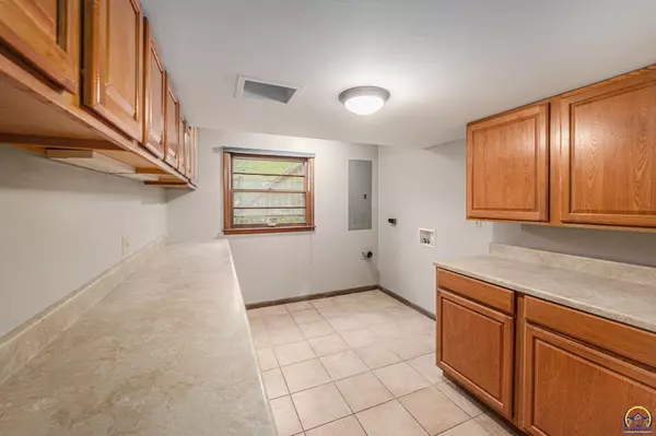 Topeka, KS 66614,2901 SW 33rd Cir