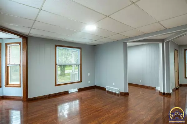 Eskridge, KS 66423,107 Locust ST