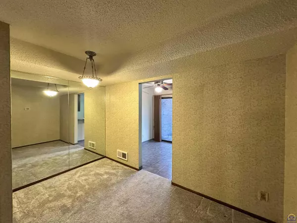 Topeka, KS 66614,3002 SW Lydia AVE