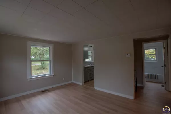 Topeka, KS 66605,1308 SE 24th ST