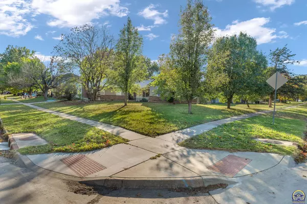 Topeka, KS 66614,5719 SW 27th ST