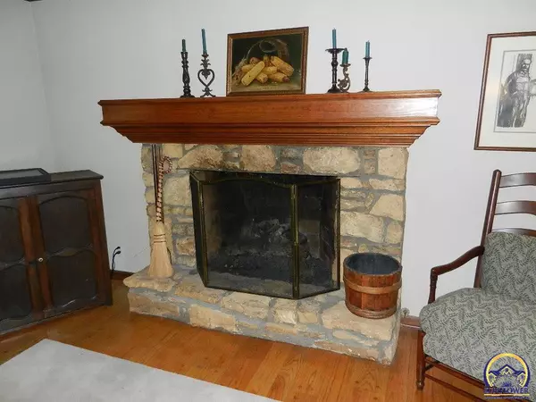 Topeka, KS 66611,2761 SW Plass AVE